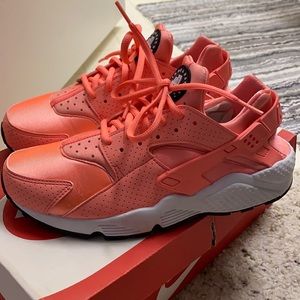 Nike Air Huarache Run Wmn Szs 9